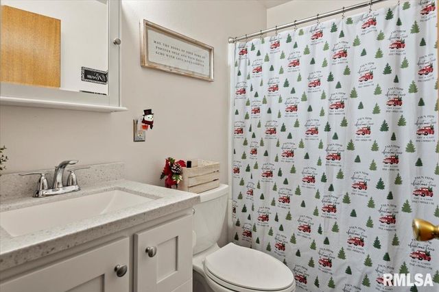 1005 N PARK Avenue, Chatham, IL 62629