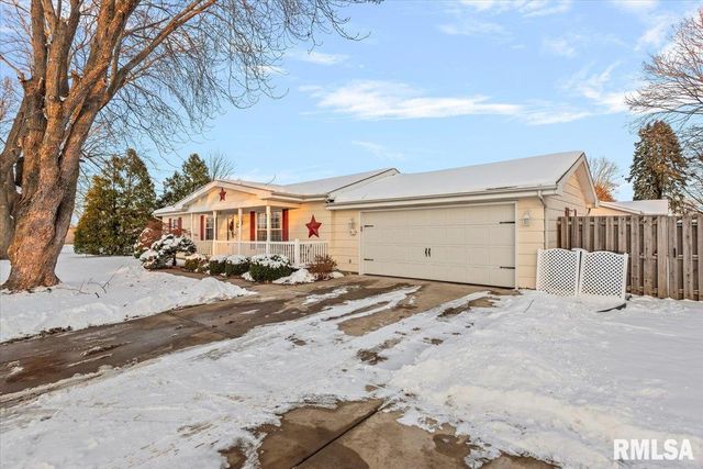 1005 N PARK Avenue, Chatham, IL 62629