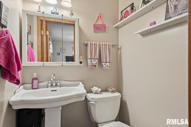 1005 N PARK Avenue, Chatham, IL 62629