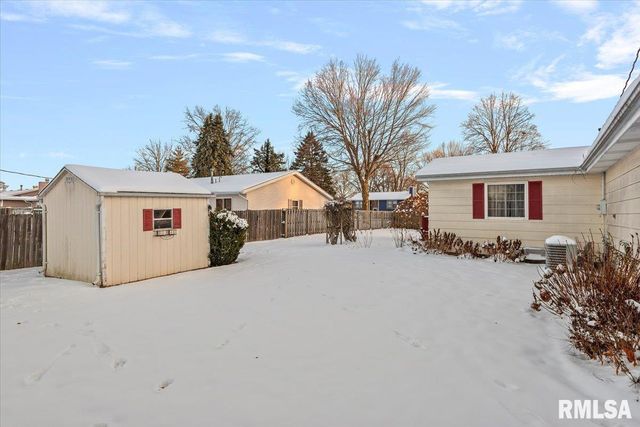 1005 N PARK Avenue, Chatham, IL 62629