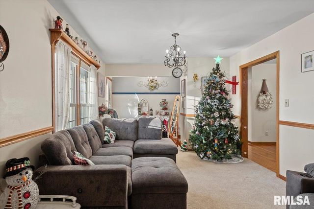 1005 N PARK Avenue, Chatham, IL 62629