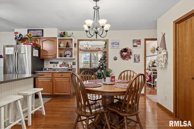 1005 N PARK Avenue, Chatham, IL 62629