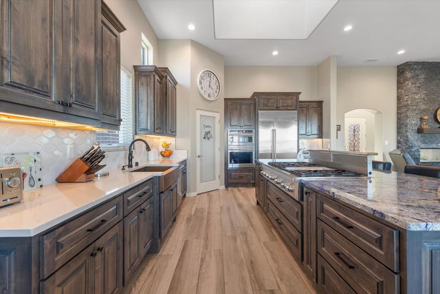 704 Gregg Road NE, Rio Rancho, NM 87124