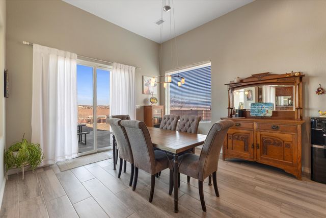 704 Gregg Road NE, Rio Rancho, NM 87124