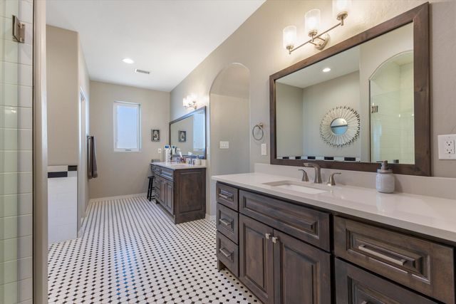 704 Gregg Road NE, Rio Rancho, NM 87124