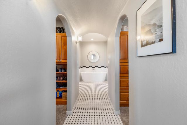 704 Gregg Road NE, Rio Rancho, NM 87124