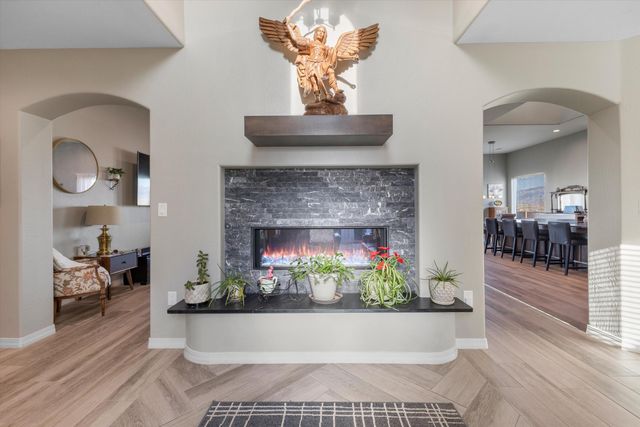 704 Gregg Road NE, Rio Rancho, NM 87124