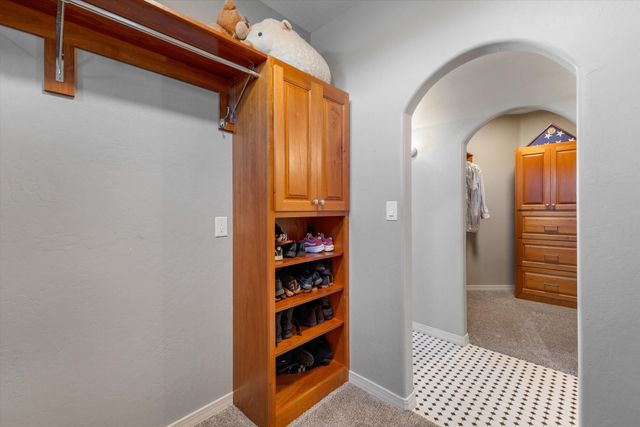 704 Gregg Road NE, Rio Rancho, NM 87124