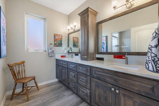 704 Gregg Road NE, Rio Rancho, NM 87124