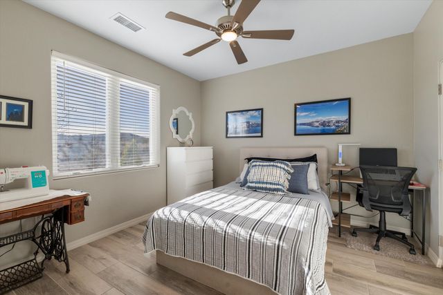 704 Gregg Road NE, Rio Rancho, NM 87124