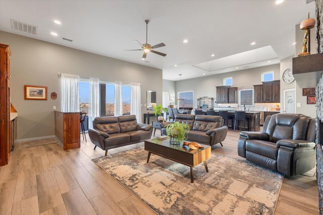 704 Gregg Road NE, Rio Rancho, NM 87124