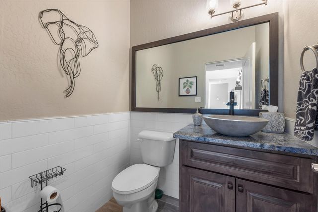 704 Gregg Road NE, Rio Rancho, NM 87124