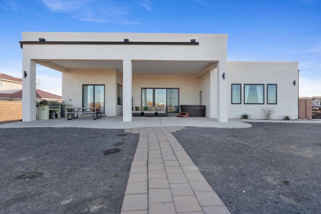 704 Gregg Road NE, Rio Rancho, NM 87124