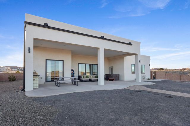 704 Gregg Road NE, Rio Rancho, NM 87124