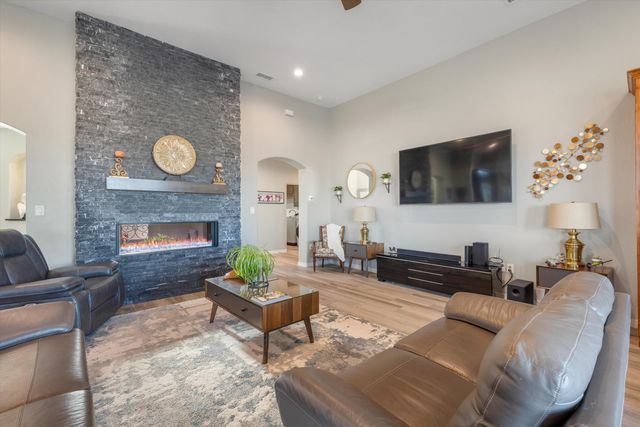 704 Gregg Road NE, Rio Rancho, NM 87124