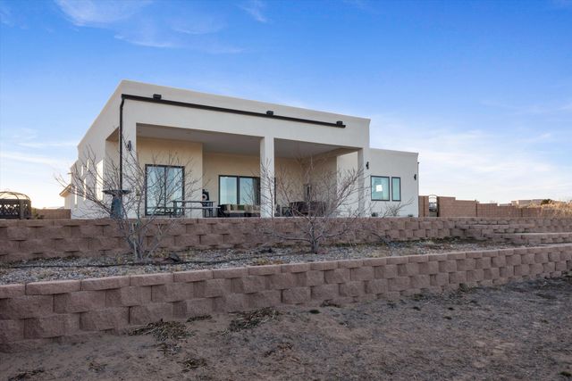 704 Gregg Road NE, Rio Rancho, NM 87124