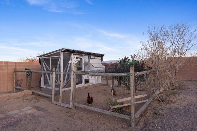 704 Gregg Road NE, Rio Rancho, NM 87124