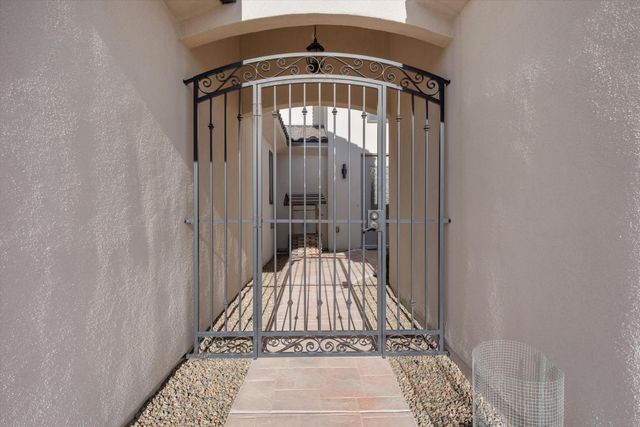 704 Gregg Road NE, Rio Rancho, NM 87124