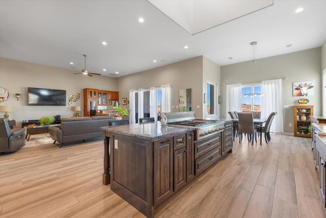 704 Gregg Road NE, Rio Rancho, NM 87124