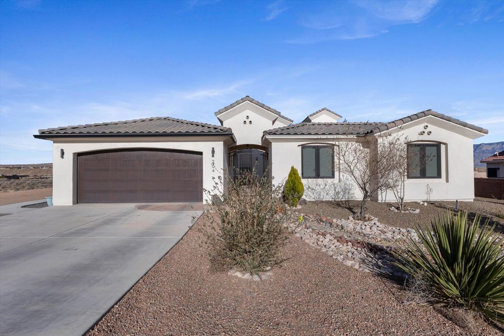 704 Gregg Road NE, Rio Rancho, NM 87124