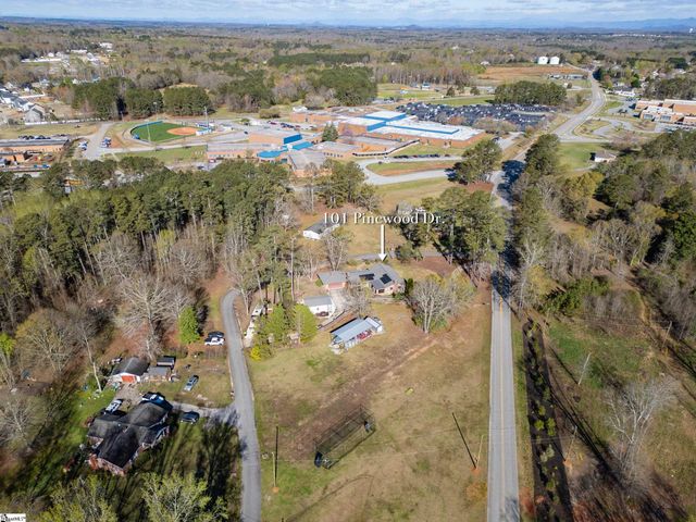 101 Pinewood Drive, Piedmont, SC 29673