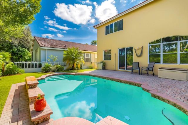 7665 NW 19th Ct, Pembroke Pines, FL 33024