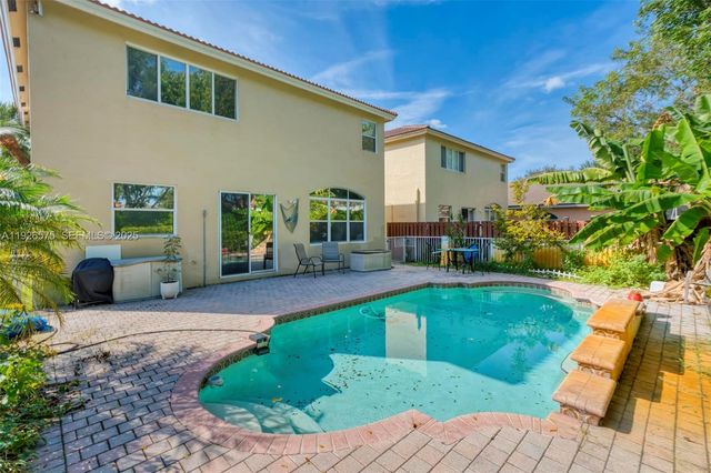 7665 NW 19th Ct, Pembroke Pines, FL 33024