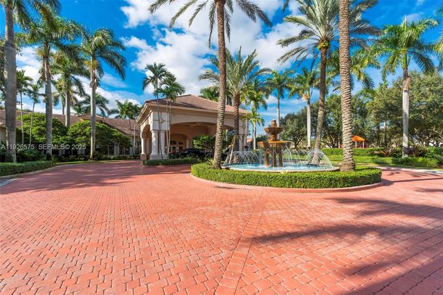 7665 NW 19th Ct, Pembroke Pines, FL 33024