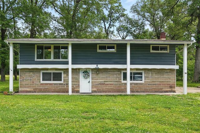 430 N Shore Drive, St Charles, MO 63301