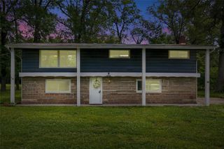 430 N Shore Drive, St Charles, MO 63301