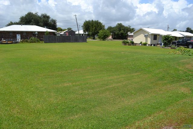138 Armand St, Golden Meadow, LA 70357
