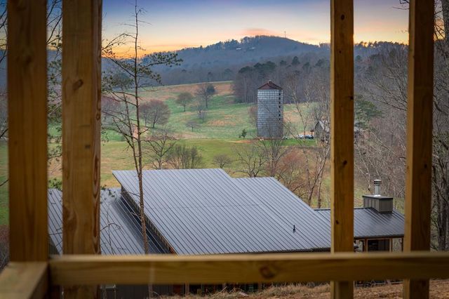 416 Windy Valley Trail, Blue Ridge, GA 30513