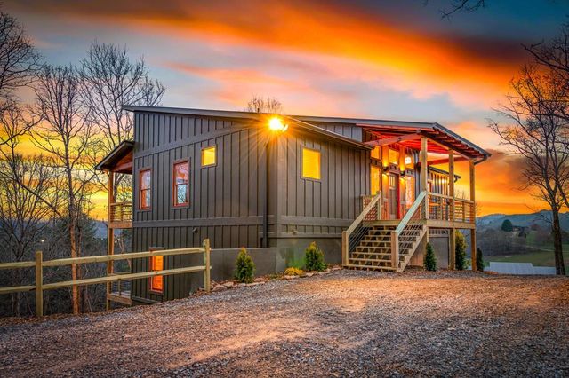 416 Windy Valley Trail, Blue Ridge, GA 30513
