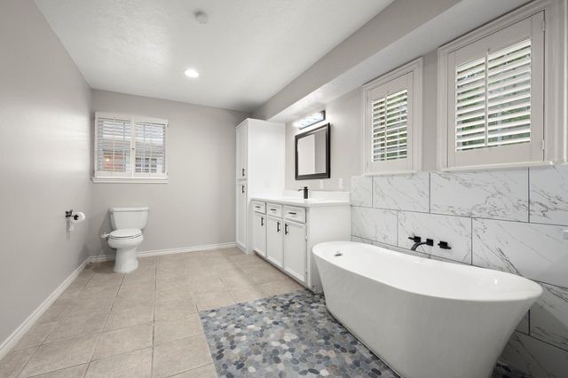 2418 Pebble Lake Drive, Magnolia, TX 77354