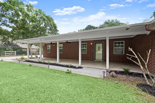 2418 Pebble Lake Drive, Magnolia, TX 77354
