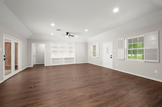 2418 Pebble Lake Drive, Magnolia, TX 77354