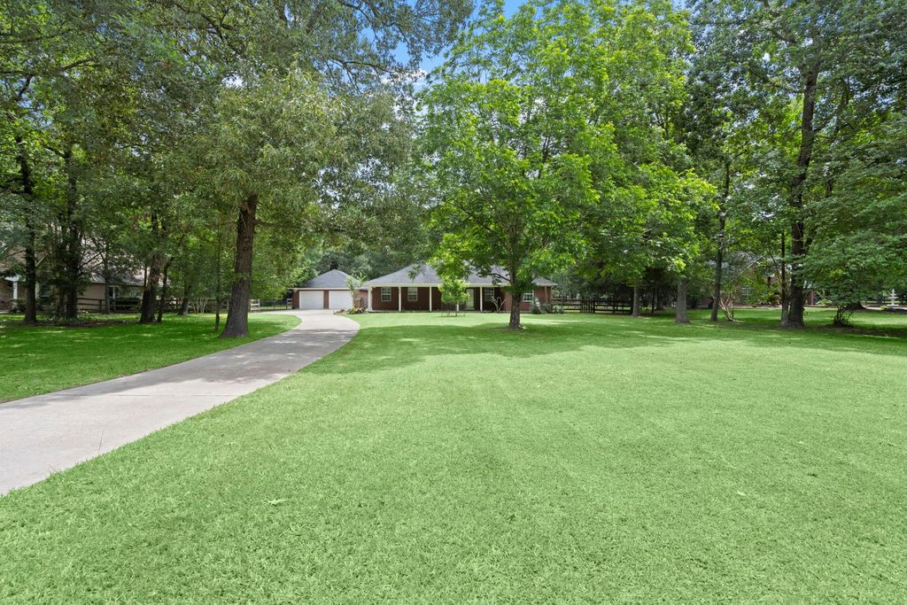 2418 Pebble Lake Drive, Magnolia, TX 77354