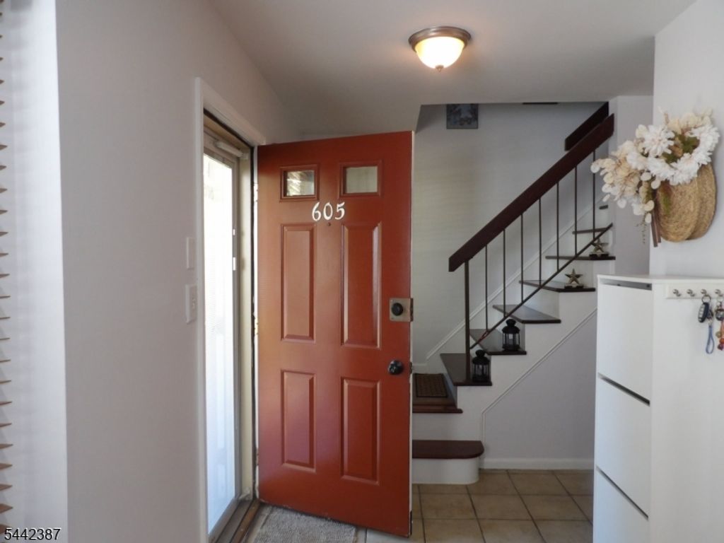 605 Timber Oaks Rd, Edison Twp., NJ 08820 — photo 4