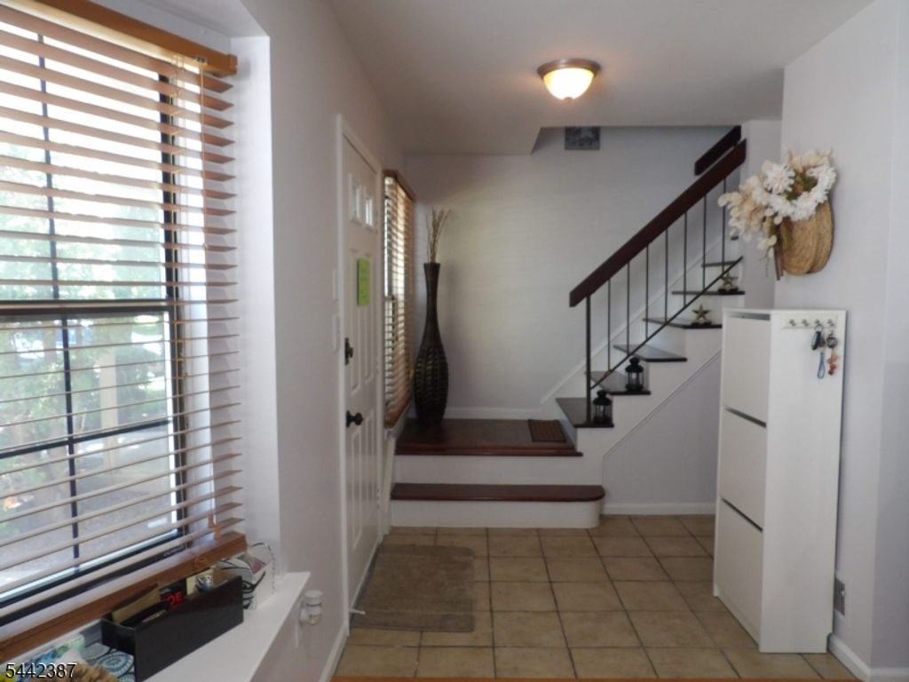 605 Timber Oaks Rd, Edison Twp., NJ 08820 — photo 5
