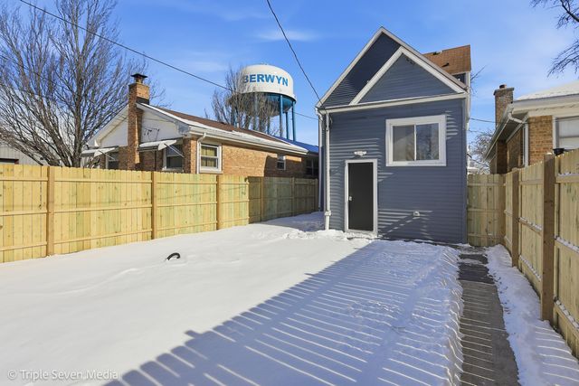 3002 Wesley Avenue, Berwyn, IL 60402