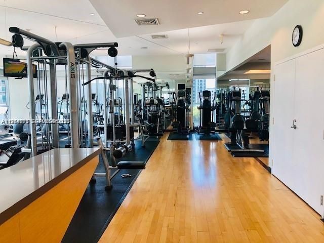 79 SW 12th St 2402-S, Miami, FL 33130