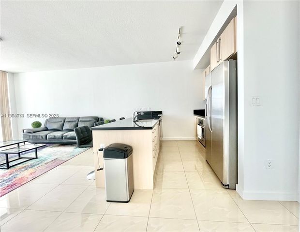 79 SW 12th St 2402-S, Miami, FL 33130