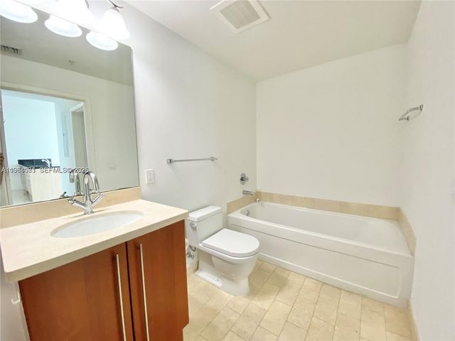 79 SW 12th St 2402-S, Miami, FL 33130