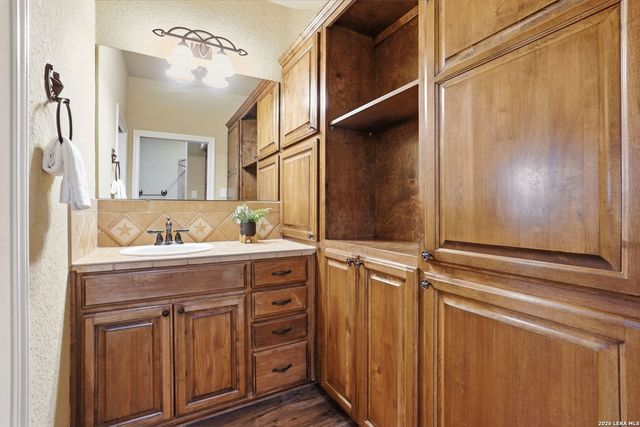 16227 San Cayetano, Helotes, TX 78023