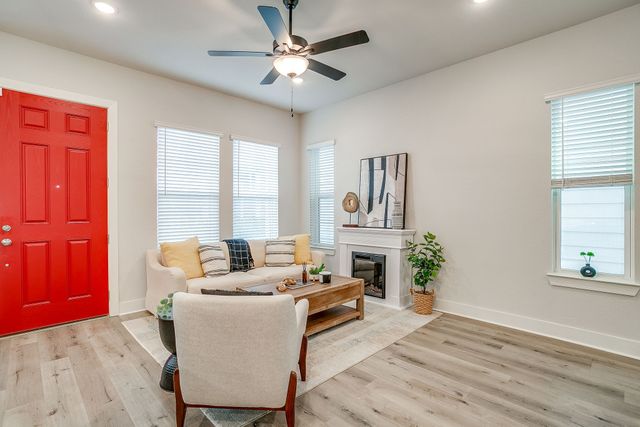 4908 Deavers Lane, Fort Worth, TX 76114