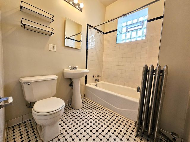 709 W Cornelia Avenue 1F, Chicago, IL 60657