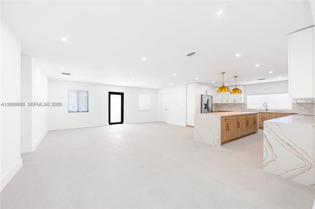 11835 SW 37th St, Miami, FL 33175