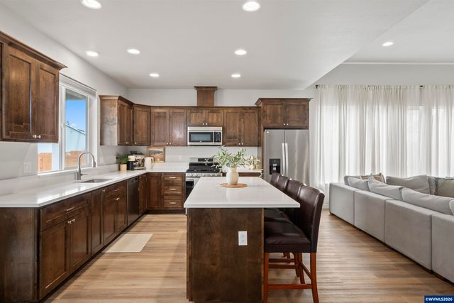 5175 Parkway Dr NE, Salem, OR 97305