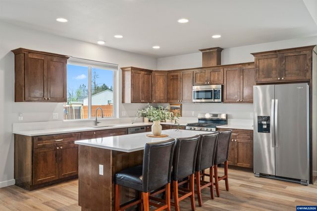 5175 Parkway Dr NE, Salem, OR 97305