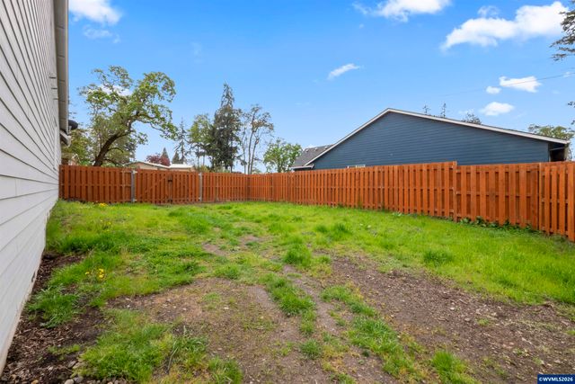 5175 Parkway Dr NE, Salem, OR 97305